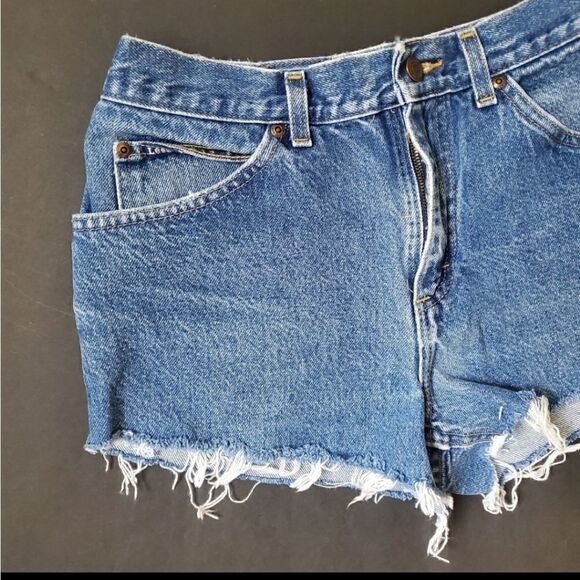 Vintage Lee's Cutoff Jean Booty Shorts - Picture 5 of 10